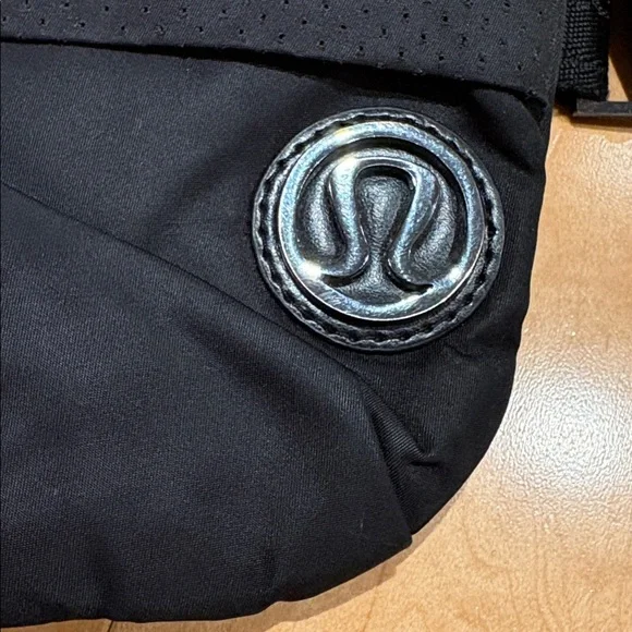 Vintage Black Lululemon Surge Belt Bag - Picture 2 of 15